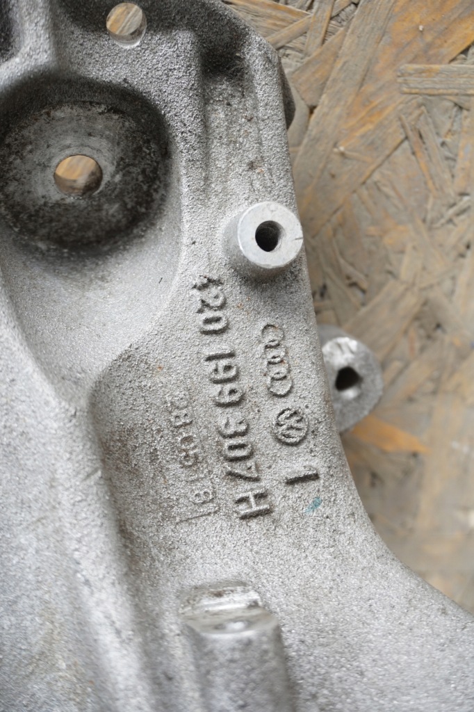 фото №3, Audi r8 420 5.2 fsi кронштейн двигателя 420199307h