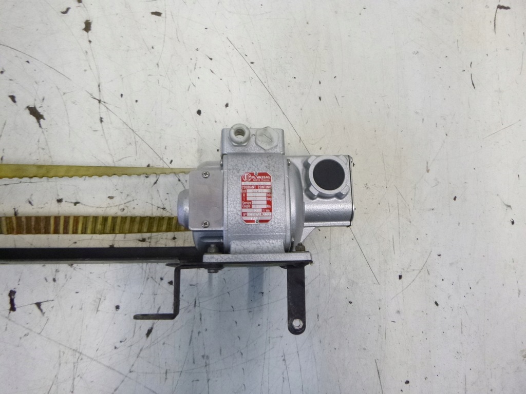 фото №6, Електричний механізм закривання двері bus master