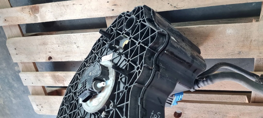 фото №13, A4 b9 8w zbiotnik жидкость adblue 2.0 tdi 8w0131878aj a5 8w