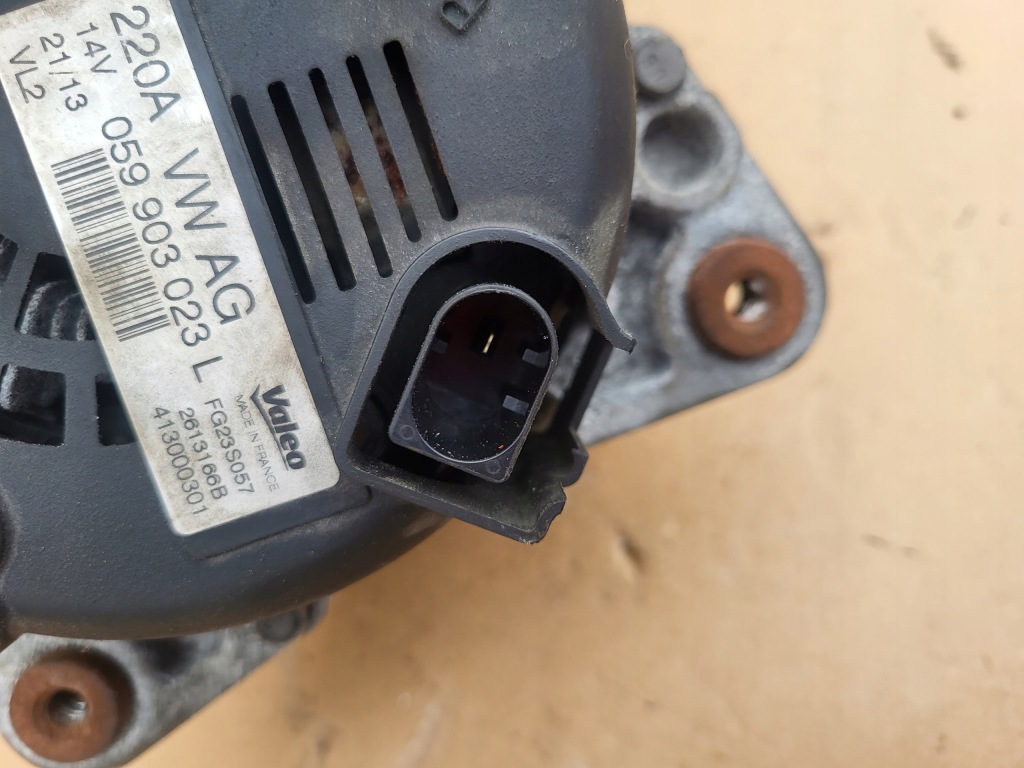 Генератор valeo audi a8 d4 q7 touareg 7p panamera cayenne 3.0 tdi 220a Недорого