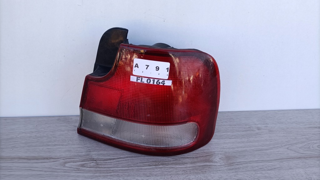 фото №1, Hyundai lantra 1 i права лампа задня комплектна 90-95 rok lan90 a791