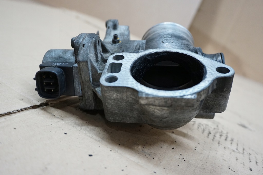 фото №7, Land cruiser 90 дроссельная заслонка 3,0 d4d