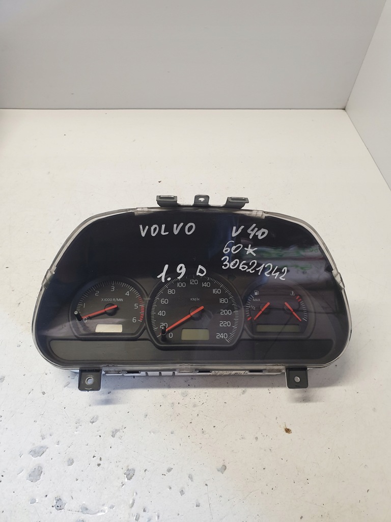 фото №1, Счетчик приборы volvo v40 30621242
