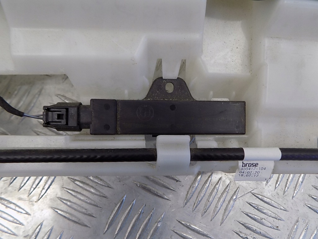 фото №5, Bmw f32 f33 f36 напрямна бампера smart відкривач 7391042