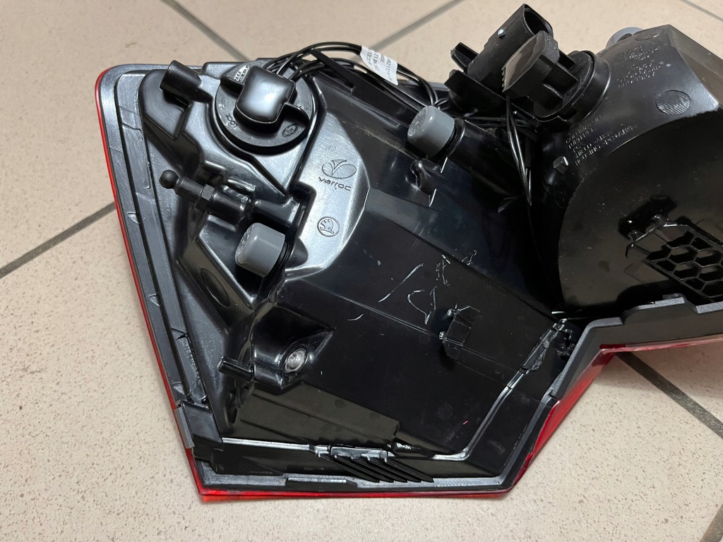 фото №12, Skoda kamiq kamik 658 лампа задня задня права