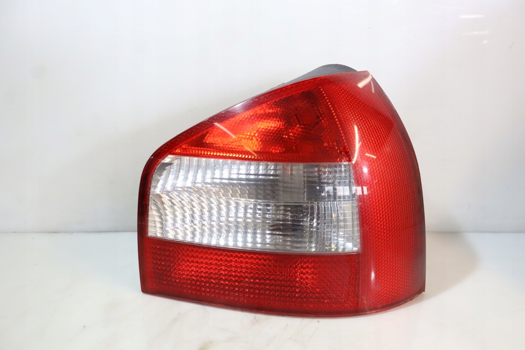 фото №1, Лампа правая задняя audi a3 8l hb