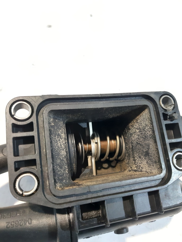 фото №8, Ford focus mk3 1.6 tdci оригінальний номер 9670253780 корпус термостата