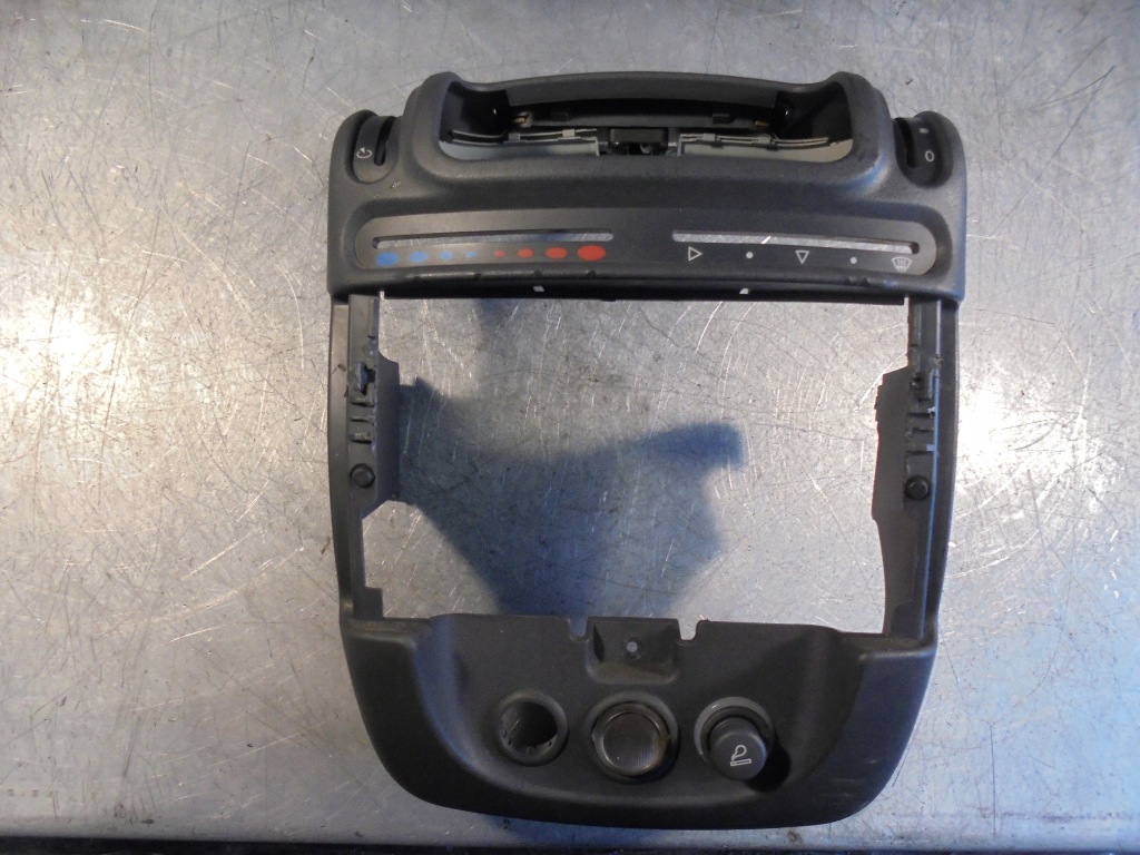 фото №1, Рамка панель средний smart fortwo i 0,8d 993790002