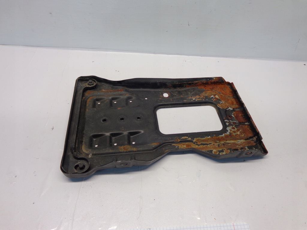 фото №1, Mercedes c w203 sedan основание аккумулятор