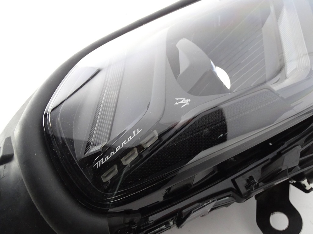 фото №9, Лампа перед передняя правая maserati mc granturismo m189 - czrny середина