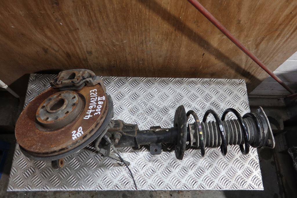 фото №1, Поворотний кулак лівий перед peugeot 3008 ii 2.0 hdi