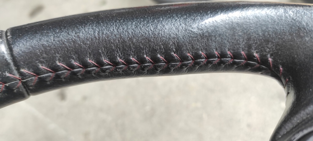 фото №10, Mazda 3 bm воздуховод кожа мультифункция czerwona nić rok 2014