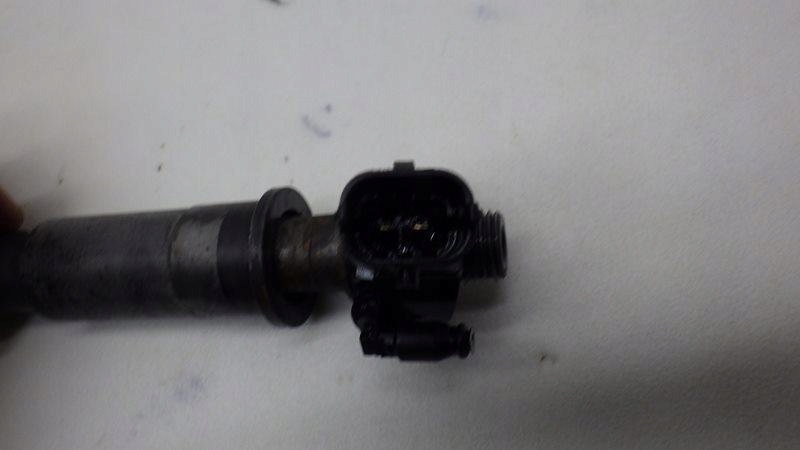 фото №8, Инжектор топлива крепление шпилька trafic ii vivaro a 2.0 dci 0986435350