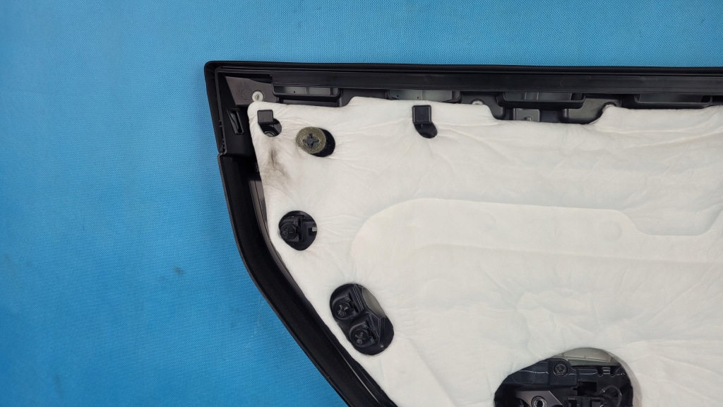 Купити Tesla model 3 21r обшивка оббивка двері правий задній 1588129-02-b