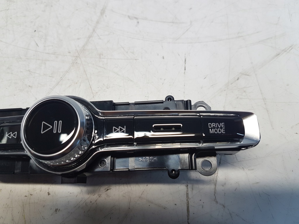 фото №4, Volvo xc40 панель радио 31456672