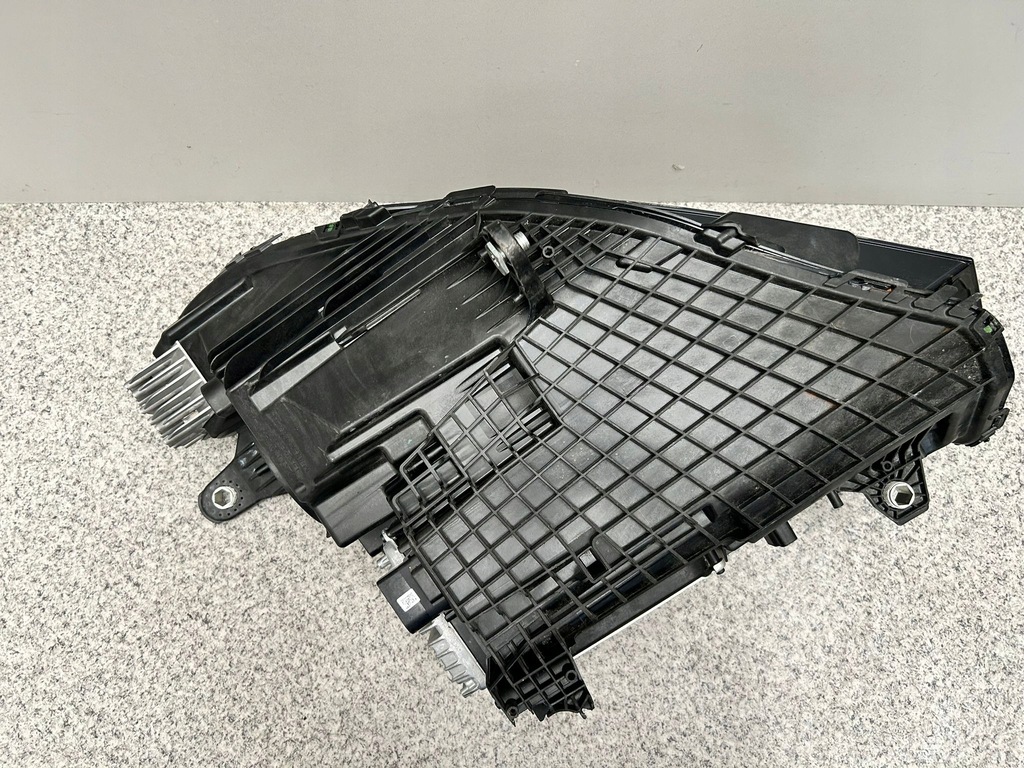 фото №12, Mercedes eqs suv 296 x296 usa digital light a2969063002 правая комплектная