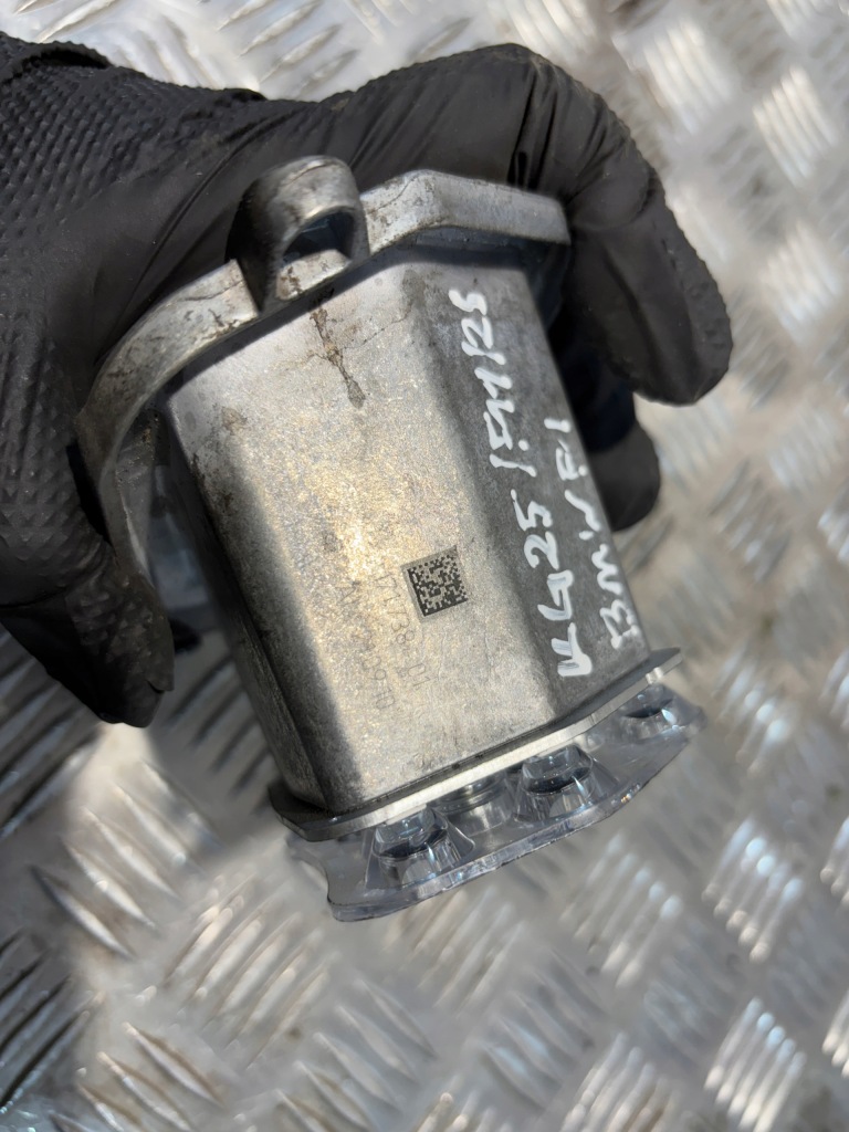 Поворотник левый bmw f11 17173801 в Украине