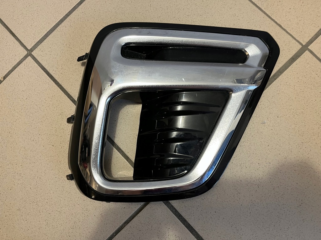 фото №8, Решітка бампера передня перед права subaru forester 5 v 19-