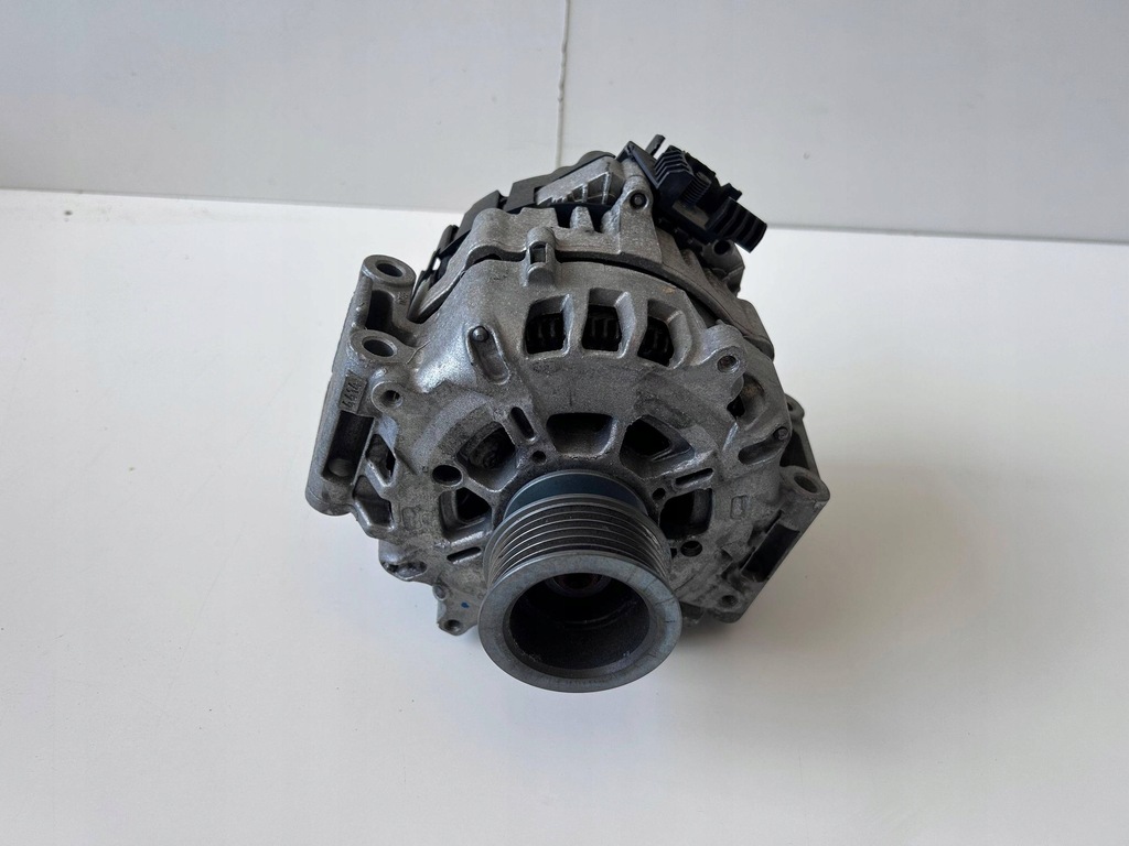 фото №1, Audi a4 b9 8w генератор 06l903018g