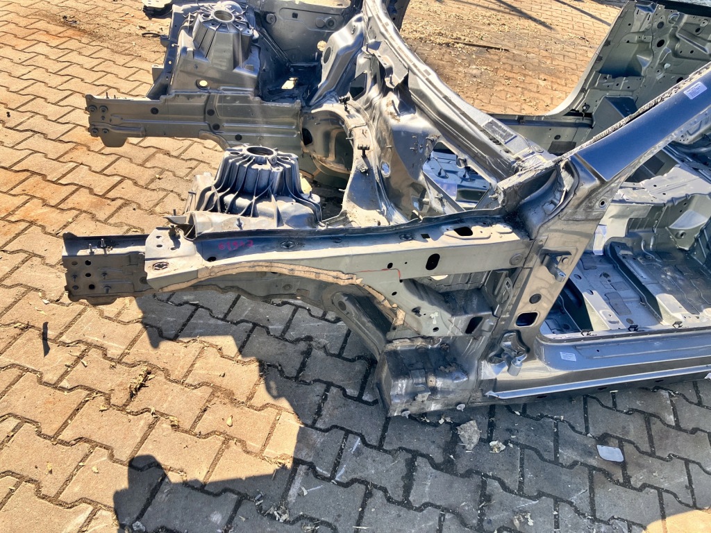 фото №1, Лонжерон ліва чверть mercedes w238 16- cabriolet