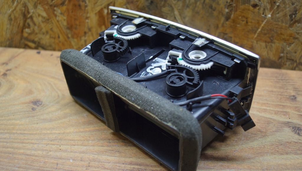 фото №8, Решётка обдув задняя audi q7 4l 4l0819203k