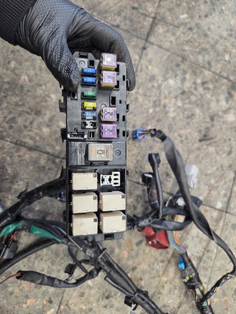 Электропроводка двигателя m15a suzuki swift 3 mk6 1.5l 16v Доставка