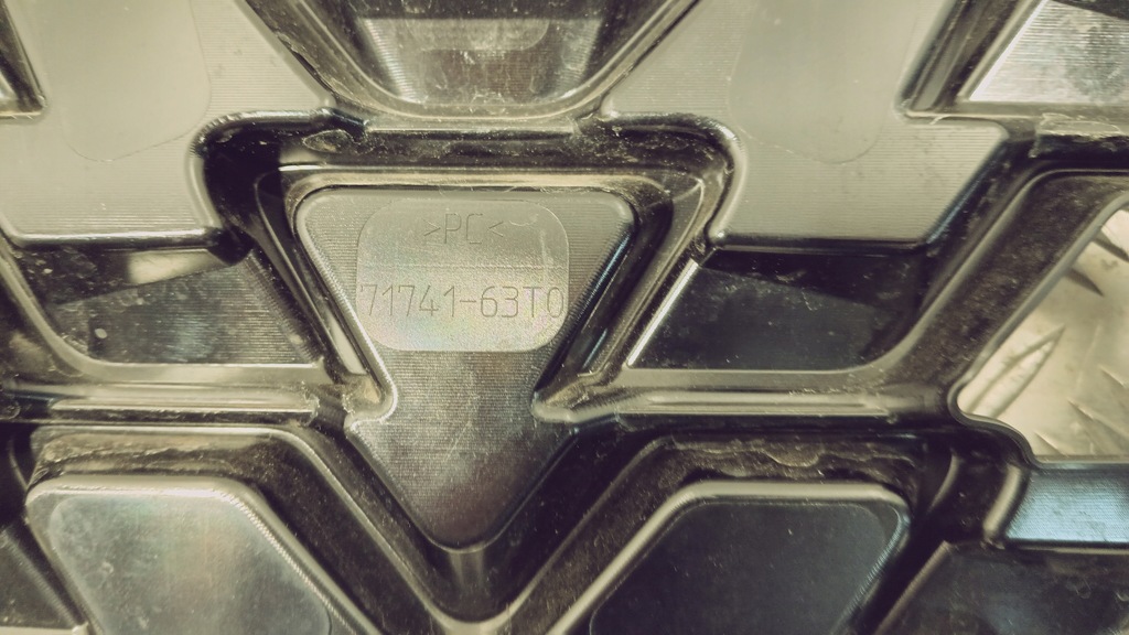 фото №16, Решётка радиатора suzuki s cross 21-26 71747-63700-ej1 оригинал bez камеры ładna