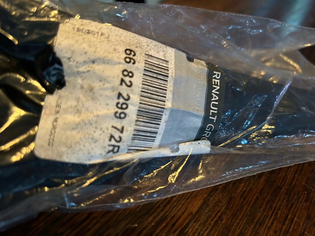 фото №1, Заглушка петля dacia dokker оригинальный номер правая 668229972r