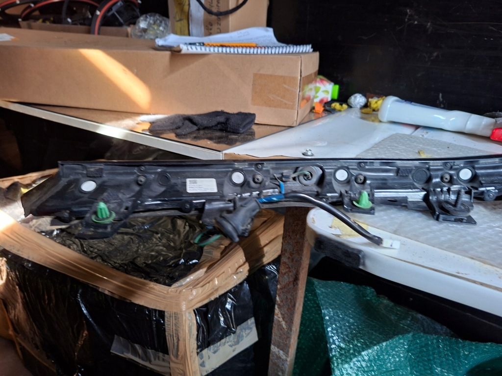 Toyota prius iv ліхтар фара стоп стоп-сигнал 81006-47041 Ціна