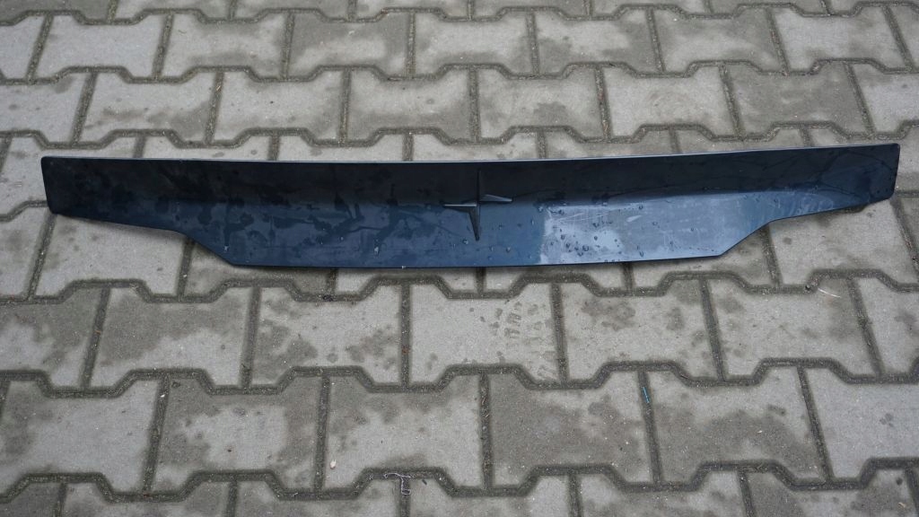 фото №1, Volvo polestar 2 - накладка молдинг крышки задний