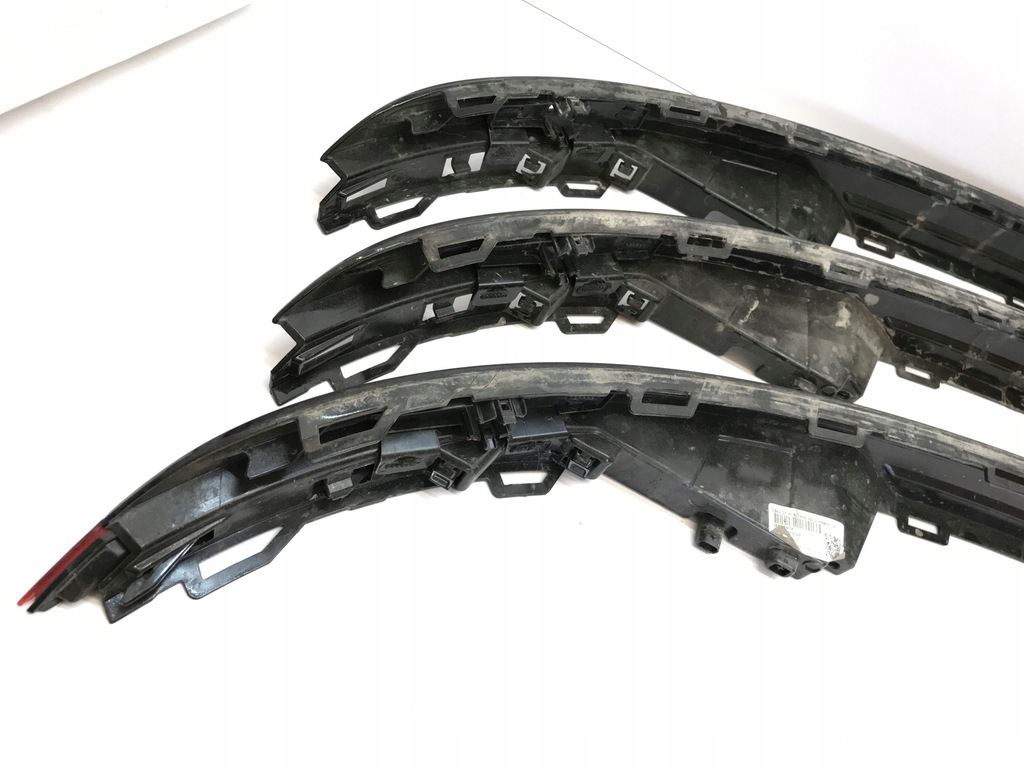 фото №11, Audi e-tron спойлер молдинг накладка бампера задняя 4ke807833