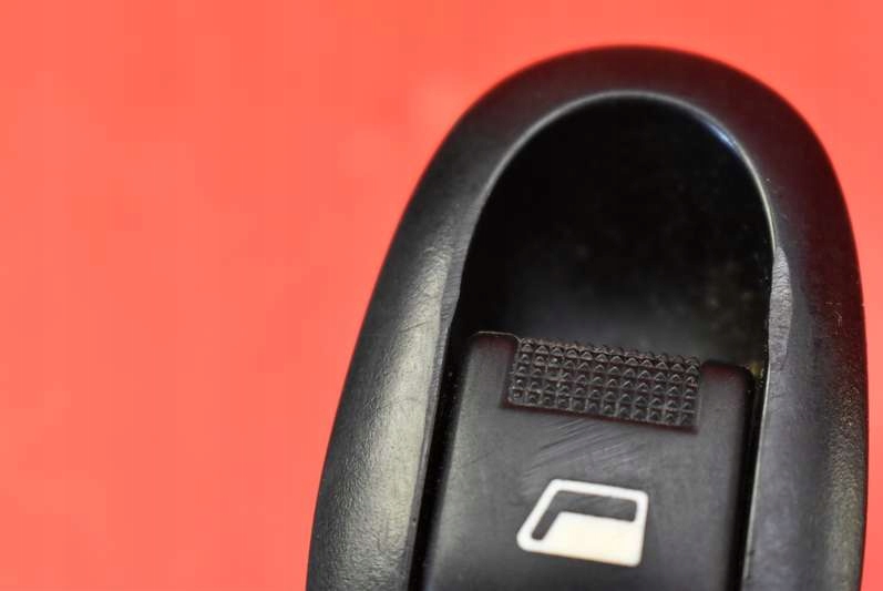 фото №11, Выключатель подъёма стекло правый перед citroen c3 pluriel 1 i 02-10