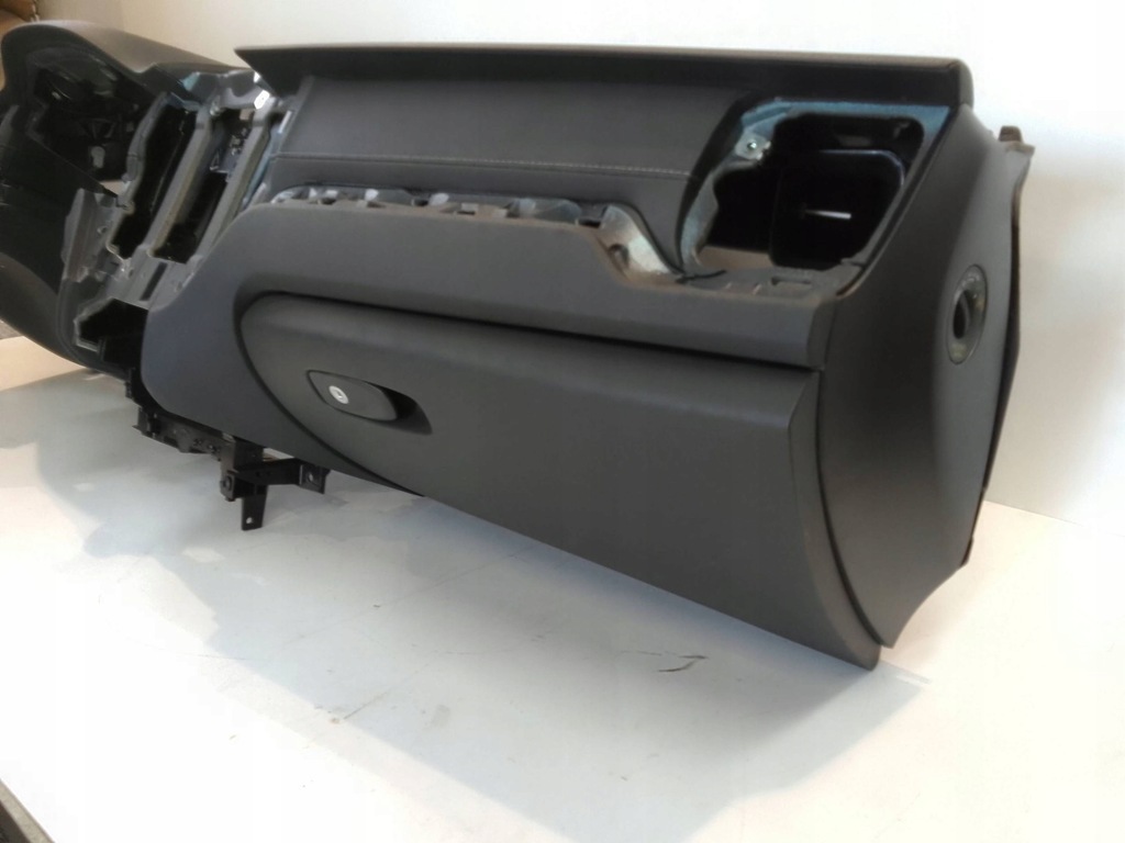 фото №6, Volvo xc60 ii 2022 консоль приборная панель приборная кожа нитка белый