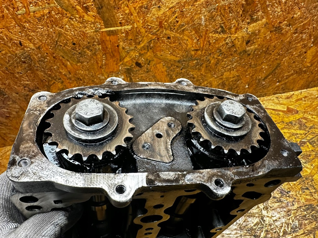 Крышка валы распределительного вала 2.3 ducato iveco 504167975 Киев