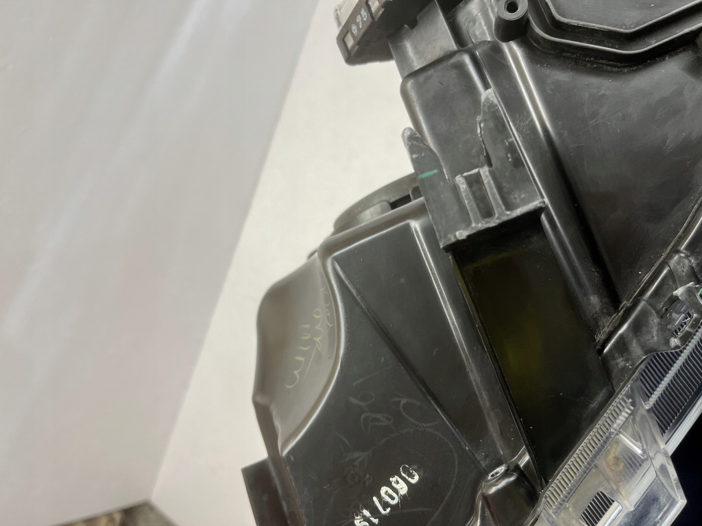 Toyota hilux viii 2015 - фара правый передний линза led 060719-2 org Доставка