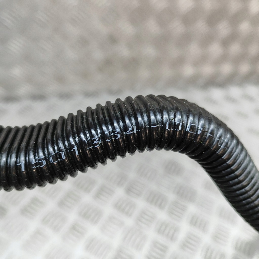 Tesla model 3 2021 шланг / патрубок радіатора Недорого