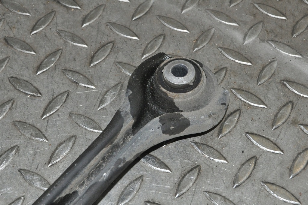 фото №3, Mercedes r172 slc250d 2017 rhd задний правый рычаг