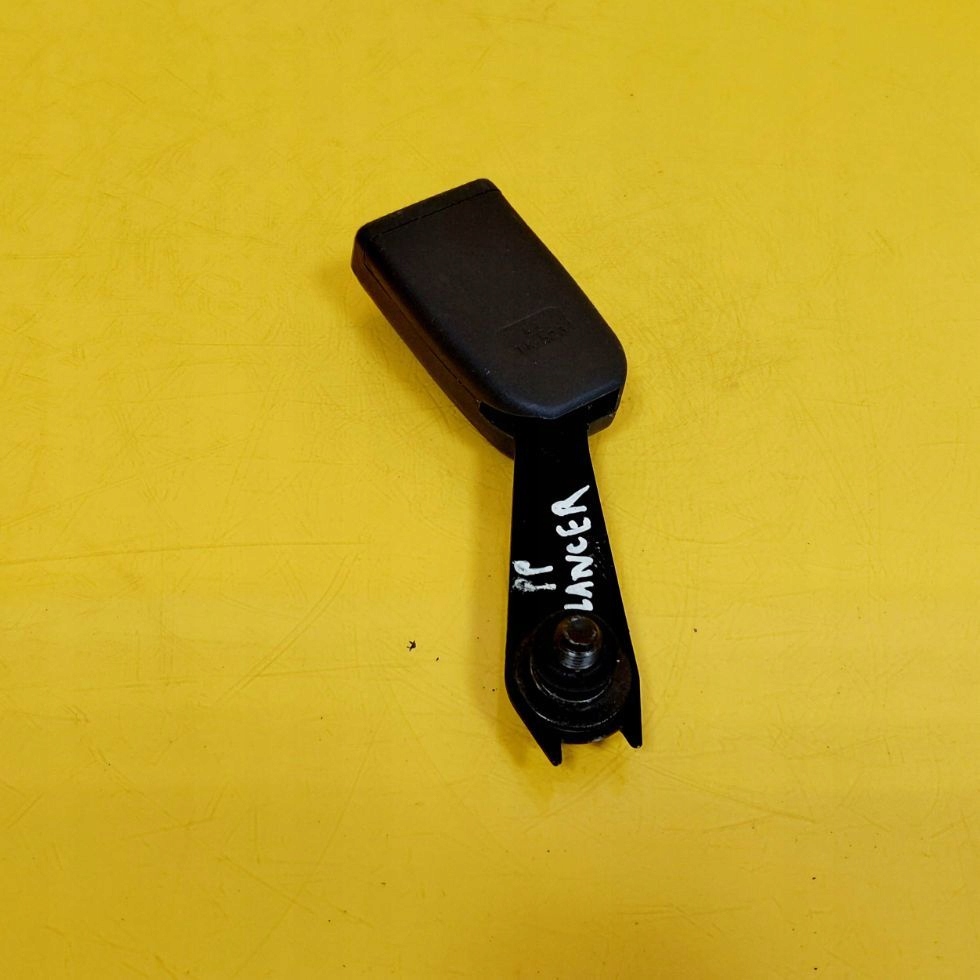 Клипса поперечина безопасности правый  перед mitsuboshi lancer nr1500 в Украине