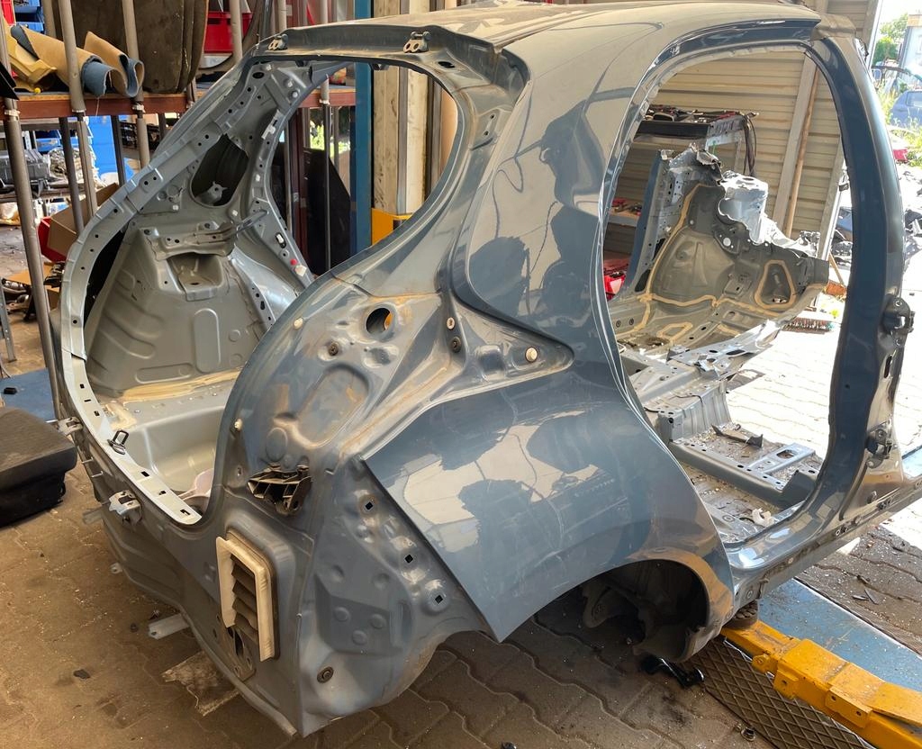 фото №1, Toyota yaris iv права задня чверть