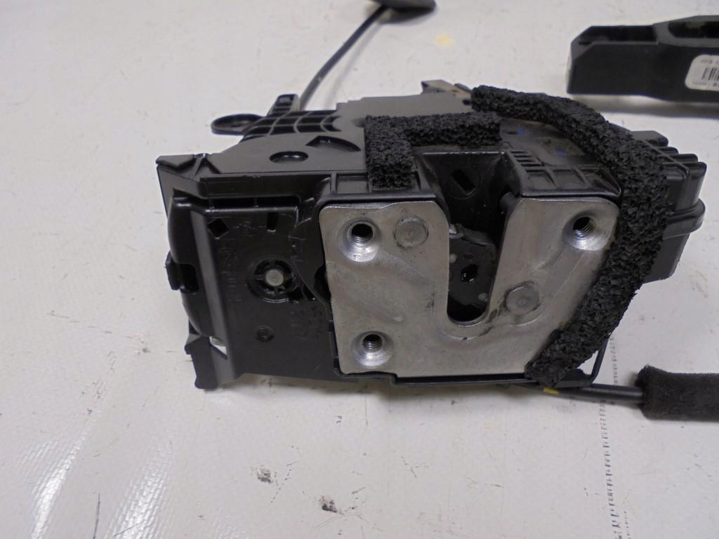 Замок дверь правый перед кассета каркас ручка 805022764r renault captur 15r Доставка