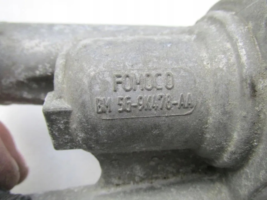 Патрубок клапан води термостат focus mk3 1,6 ecoboost 2012 rok Оригінал