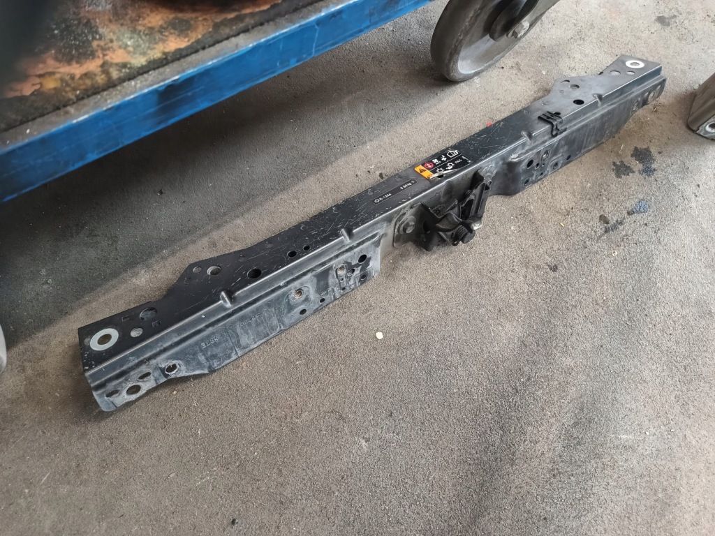 фото №1, Opel astra j pas передній підсилювач замок z190