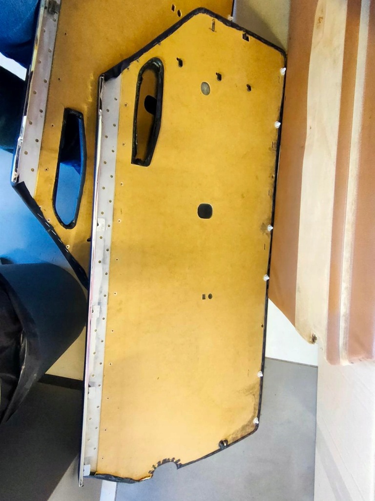 Обшивки двері mercedes 107 перед пара niebieskie Київ