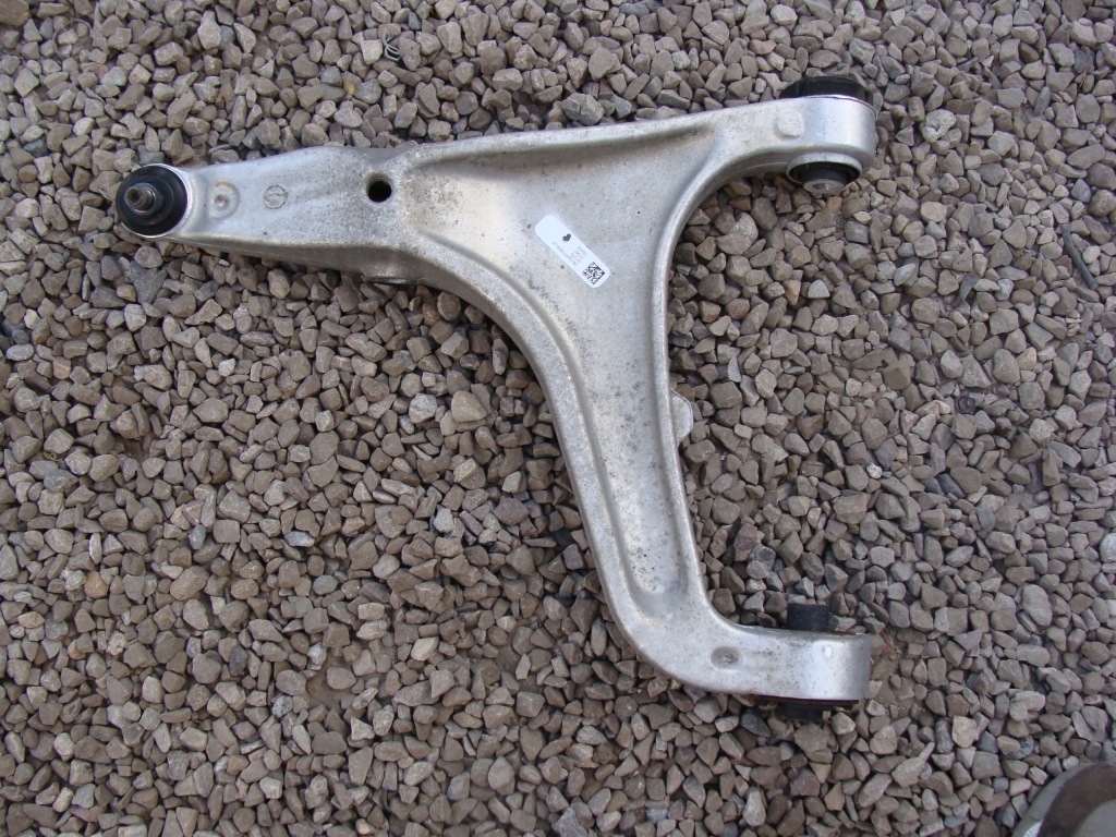 Купить Рычаг левый перед maserati ghilbi 3 06700071800 !!!