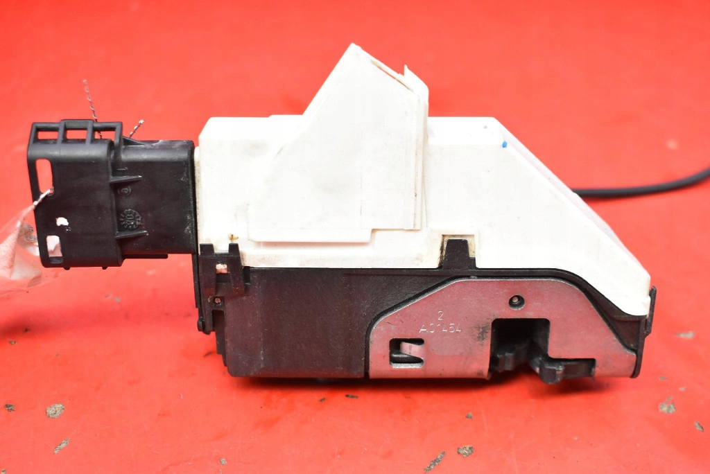 фото №6, Замок дверь правый перед передний eu 567147 peugeot 308 1 i t7 07-11