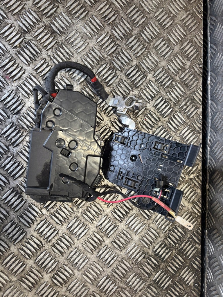 Купити Mercedes w177 рамка коробка запобіжників a1775406032