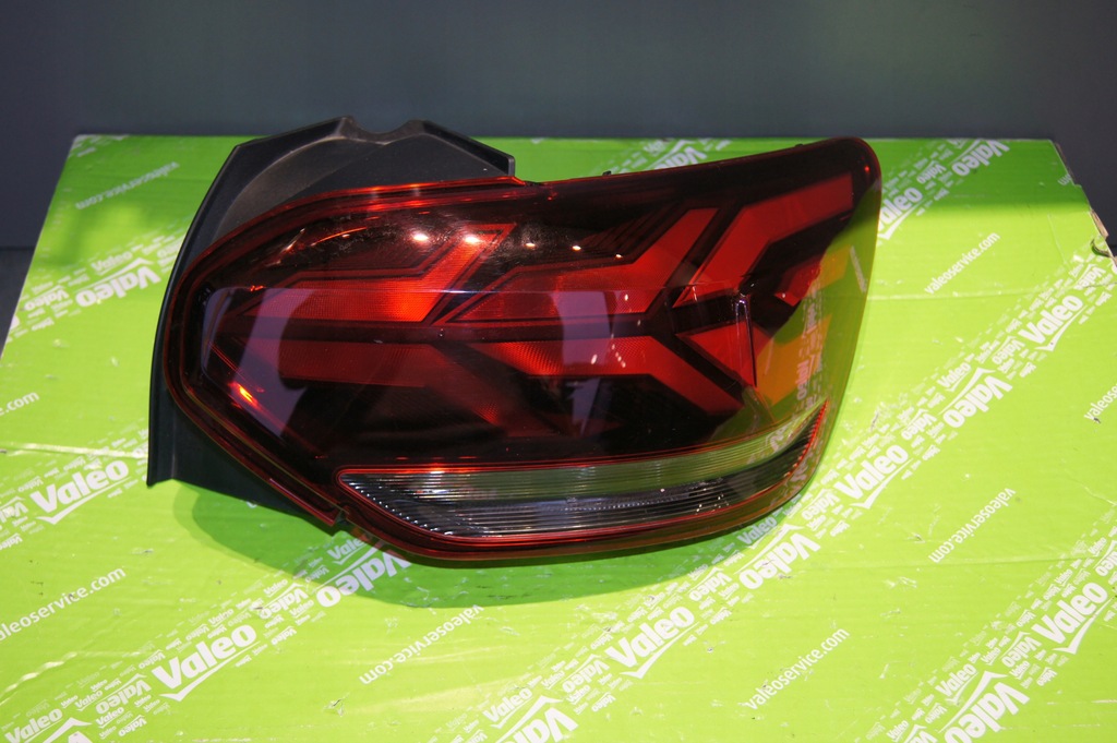 фото №1, Лампа dacia sandero iii права europa ідеальний стан