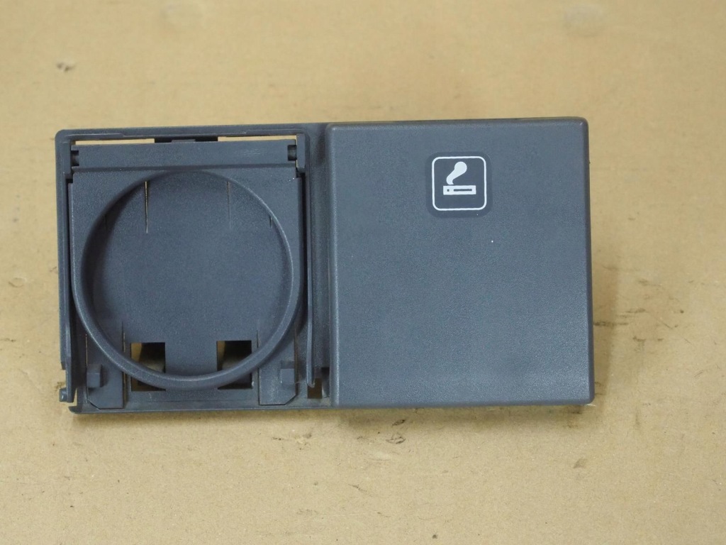 Купити V-klasa vito w638 попільничка підсклянник лівий перед