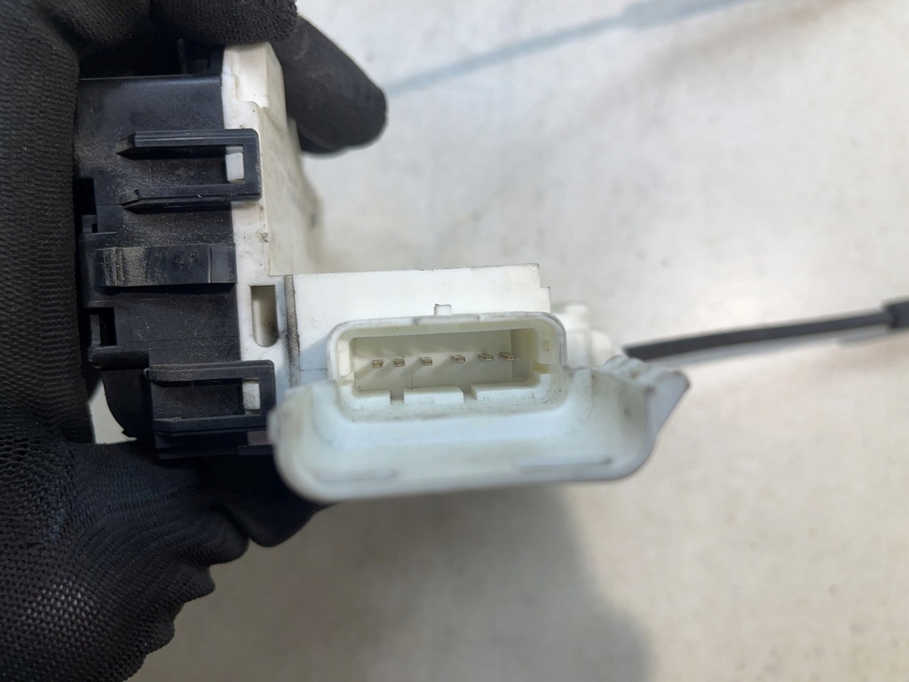 фото №4, Замок двері правий перед 6pin peugeot 1007 1.4 16v 9660701080d