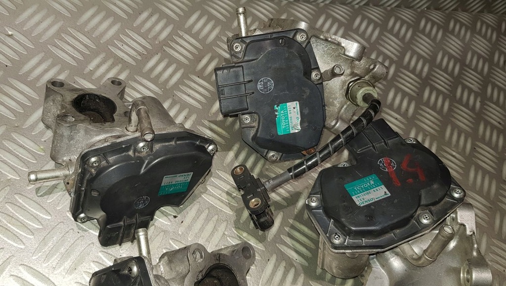 фото №5, Toyota yaris iii auris ii corolla 1.4 d4d клапан выхлопных газов egr 25800-33011